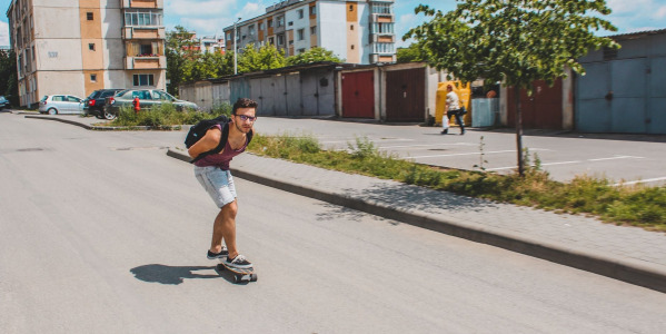 Longboard sau skateboard pentru drumul prin oraș și ce se schimbă la roți