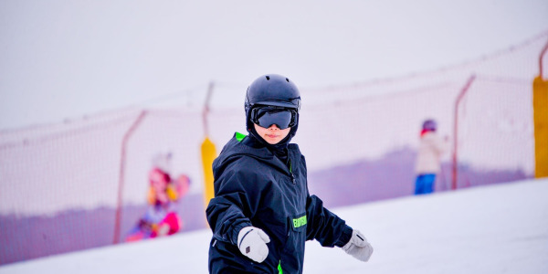 Cască de ski pentru copii: cum alegi mărimea și de ce contează marcajul EN 1077