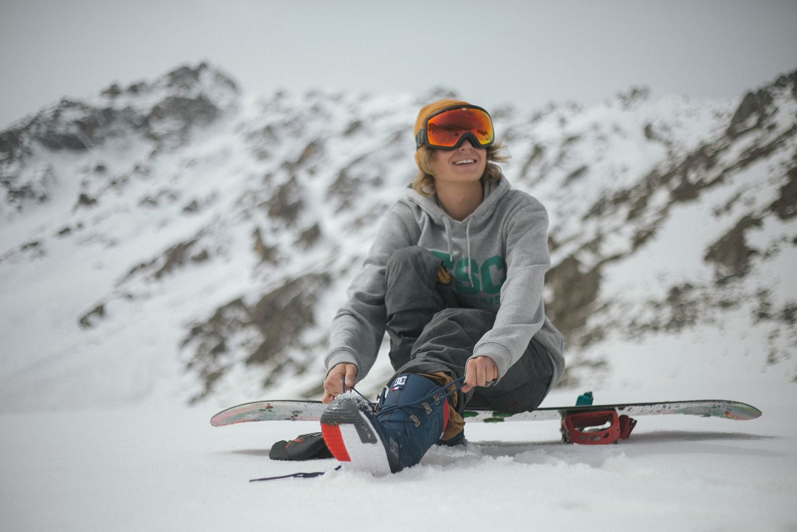 Echipament snowboard: cele 7 piese de care ai nevoie și ordinea în care le cumperi