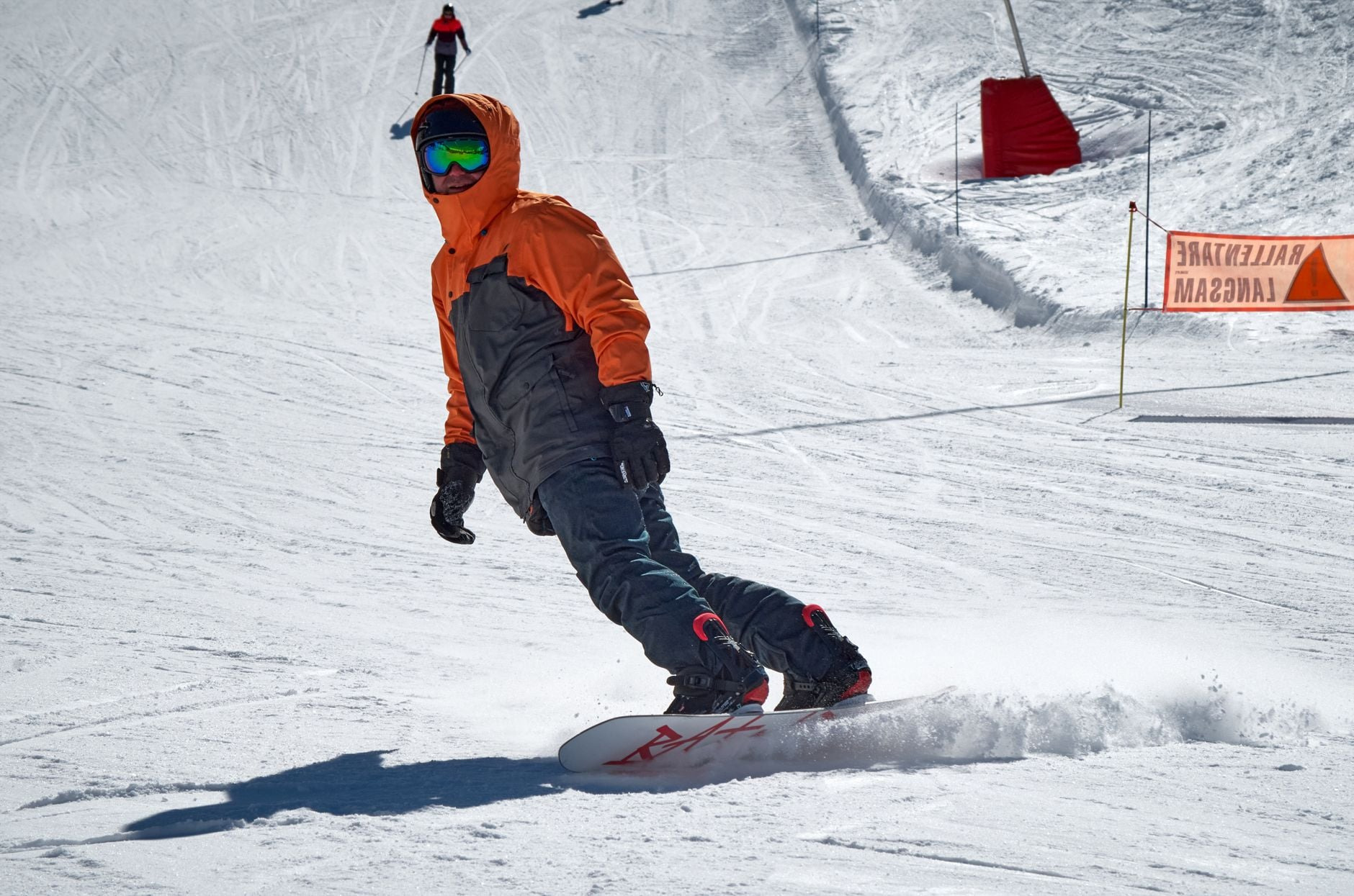 Cum îți ceruiești placa de snowboard acasă, cu fier, racletă și ceară pe temperaturi
